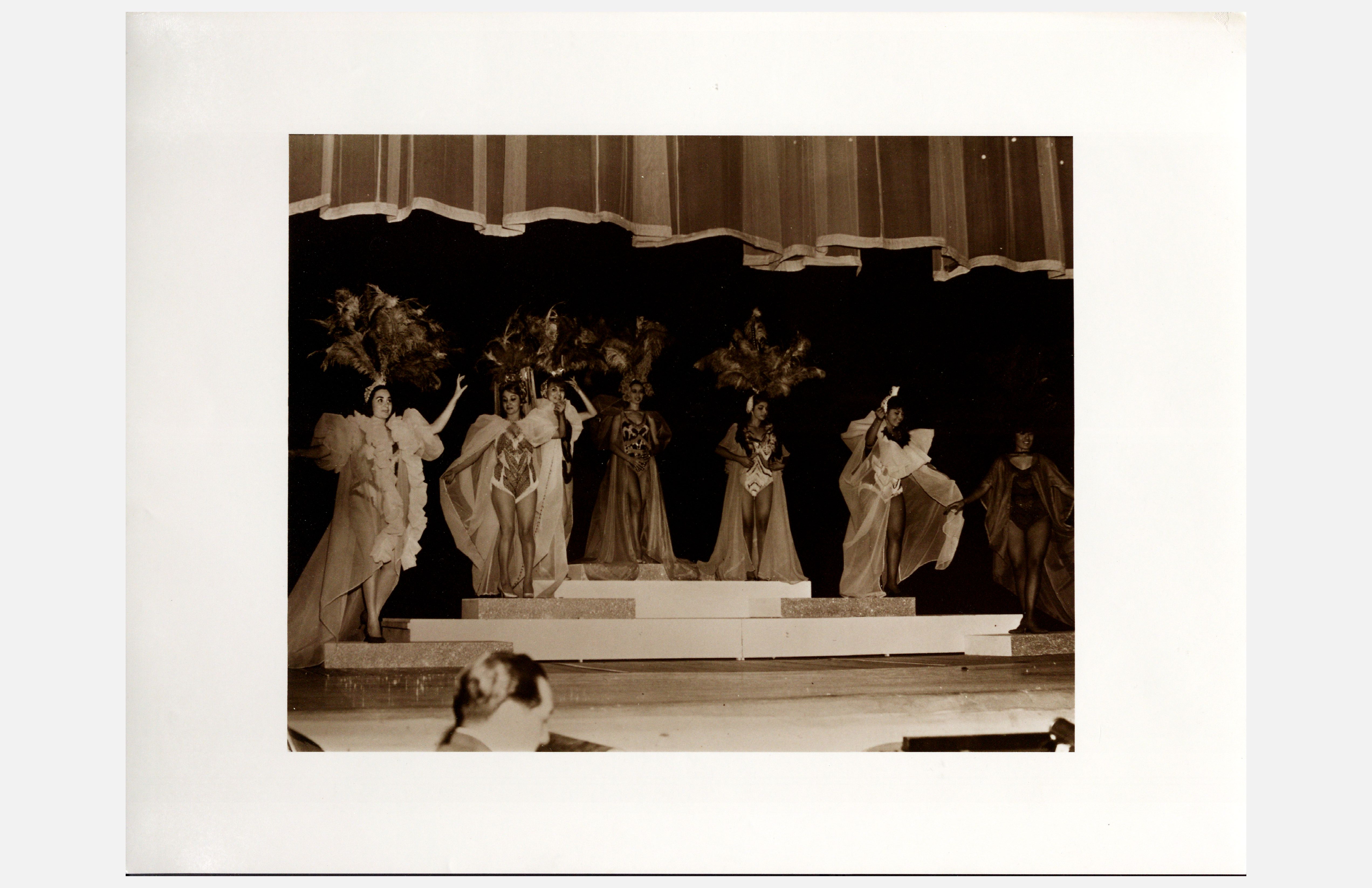 [Photograph of women performing in Teatro Alameda in San Antonio, TX, circa 1950]<br><br>[Fotografía de mujeres actuando en el Teatro Alameda en San Antonio, TX, alrededor de 1950]
