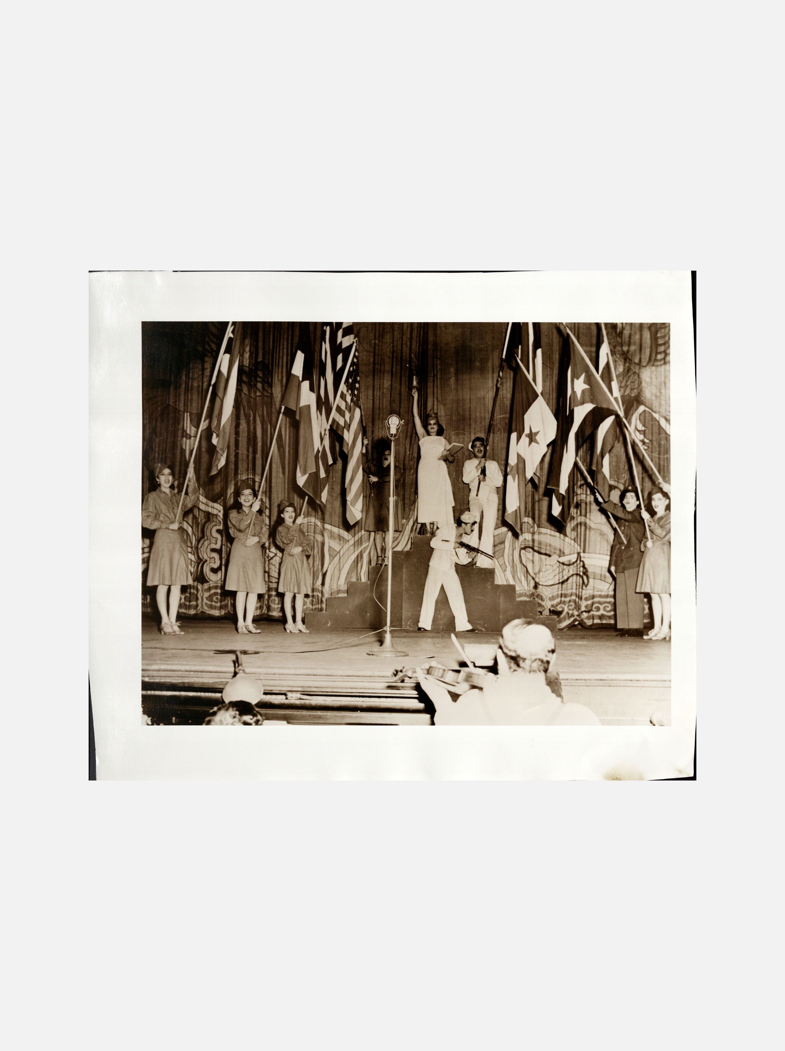 [Photograph of Teatro Hispano in New York during World War II]<br><br>[Fotografía del Teatro Hispano en Nueva York durante la Segunda Guerra Mundial]